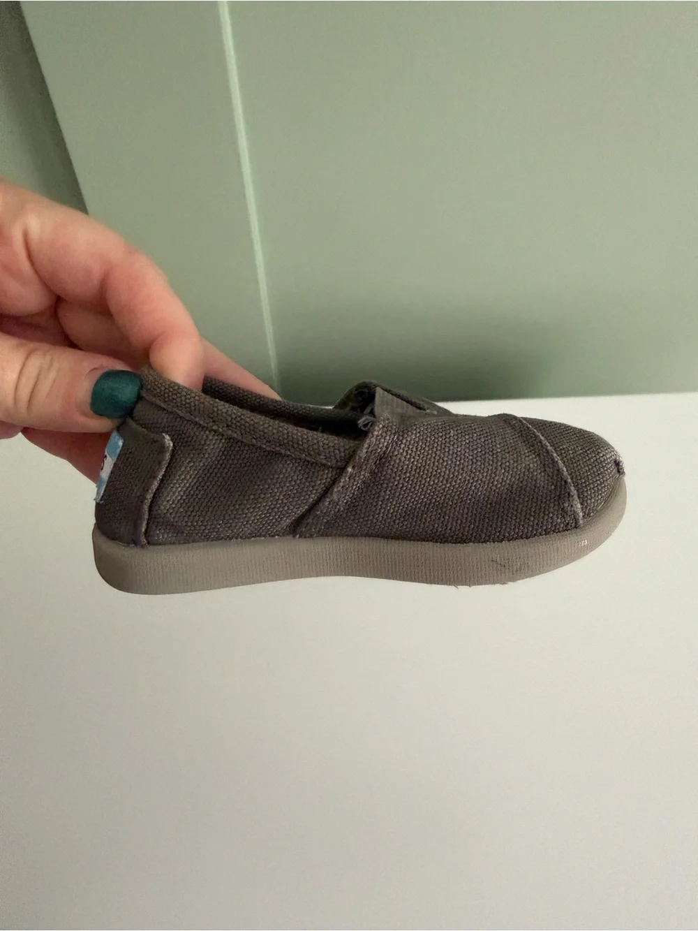 TOMS Alpargatas Ash (gray-brown) Canvas Slip-On Casual Shoes Unisex Kids US 4